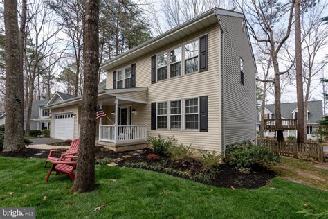 View detailed information about property 356 Red Bud Ln, Sevierville, TN 37876 including listing details, property photos, school and neighborhood data, and much more. . Red bud ln